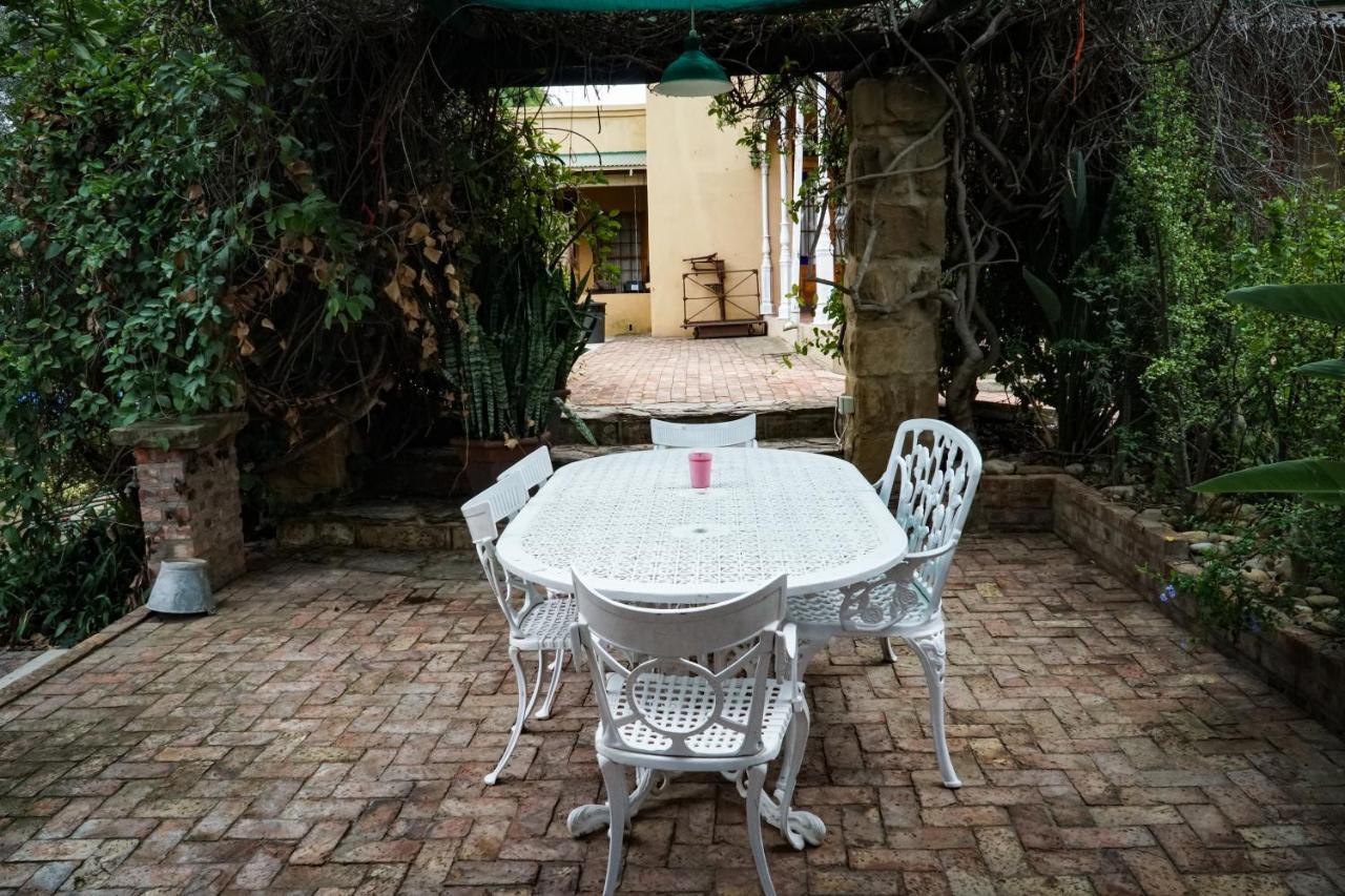 Outentique Accommodation Oudtshoorn Exterior photo