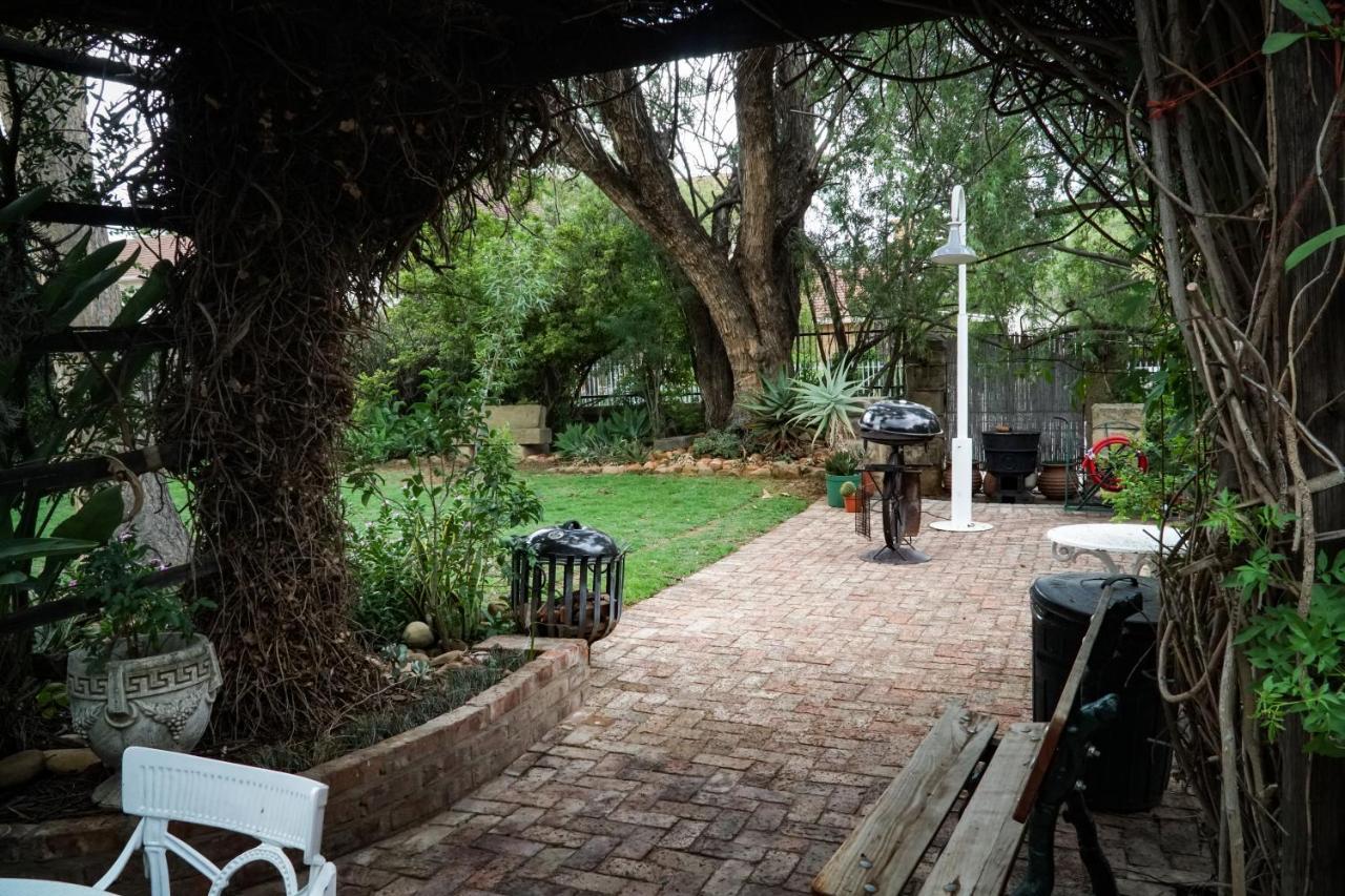 Outentique Accommodation Oudtshoorn Exterior photo