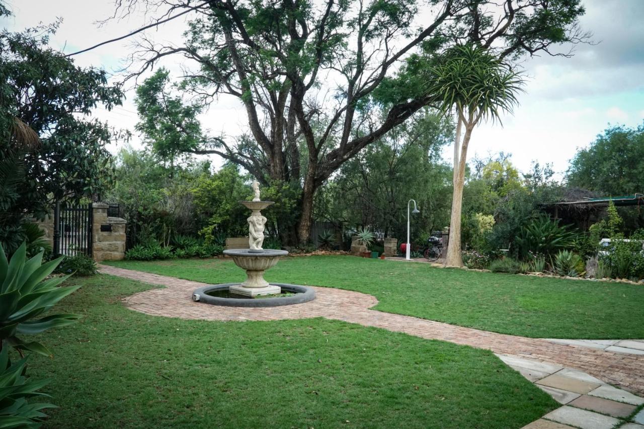 Outentique Accommodation Oudtshoorn Exterior photo